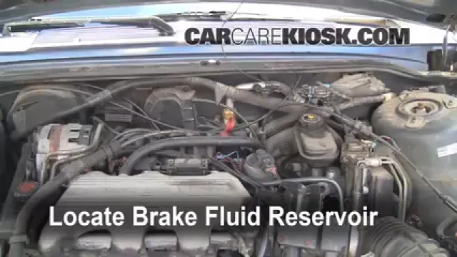 1996 Oldsmobile Cutlass Ciera 3.1L V6 Sedan Liquide de frein Ajouter du liquide